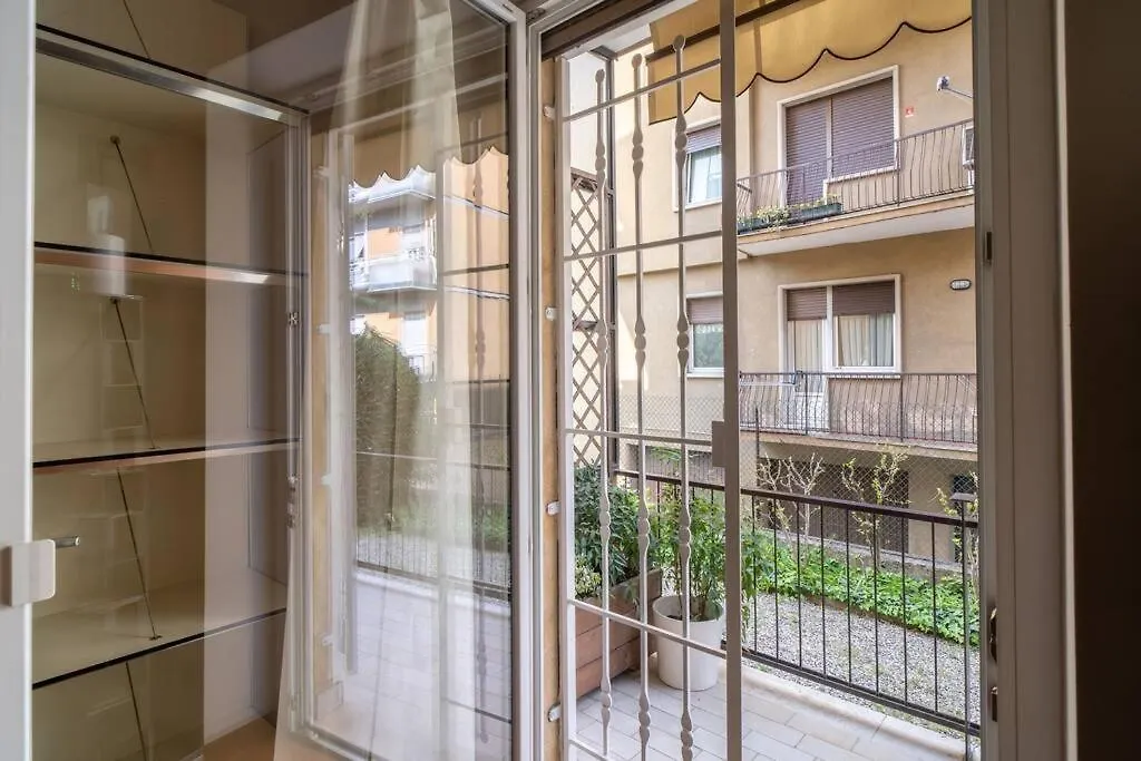 Charme In City Center Verona Apartment
